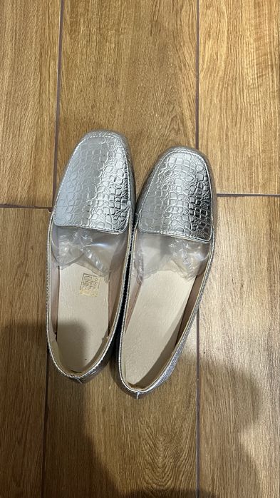 НОВЫЕ лоферы продам