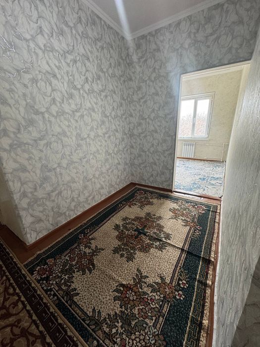Срочно продаеться квартира 1-комнатная городе Чирчике раеоне Октябрь