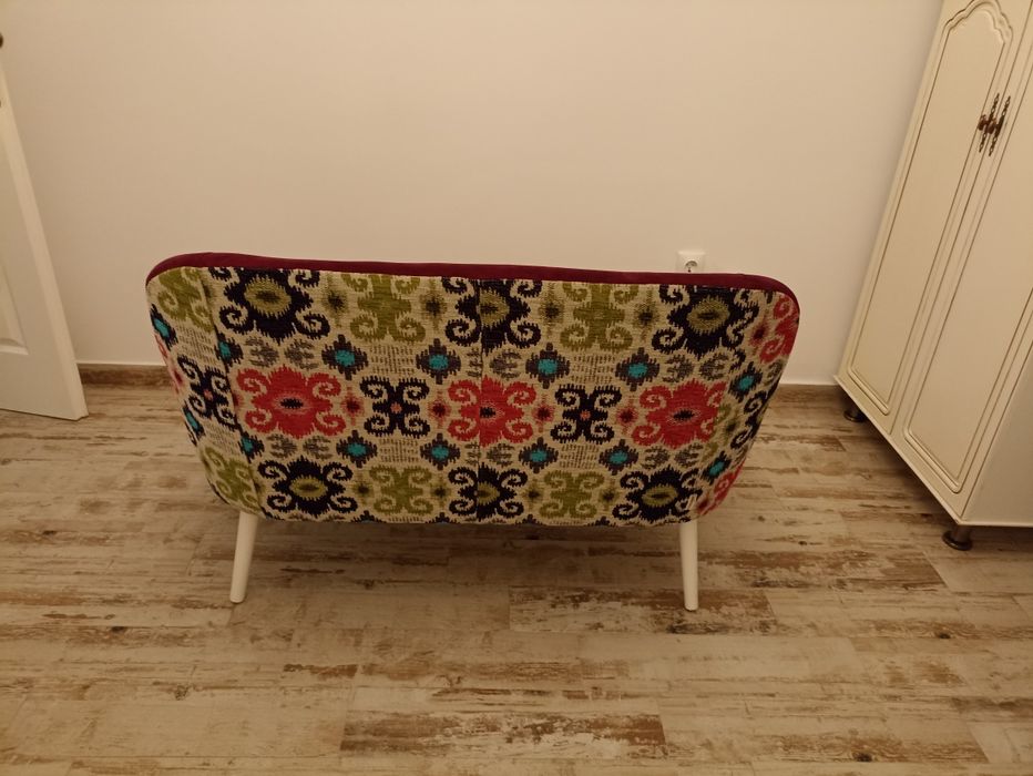 Canapea 2 locuri nouă - 750 ron