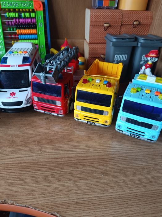 Set 7 mașini / camioane cu sunete și lumini