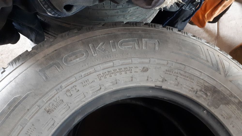 Продам шины 245/70/16 б/у .