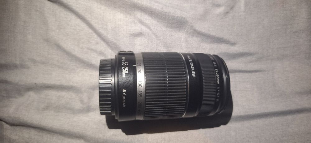 Фотоаппарат Canon 700d