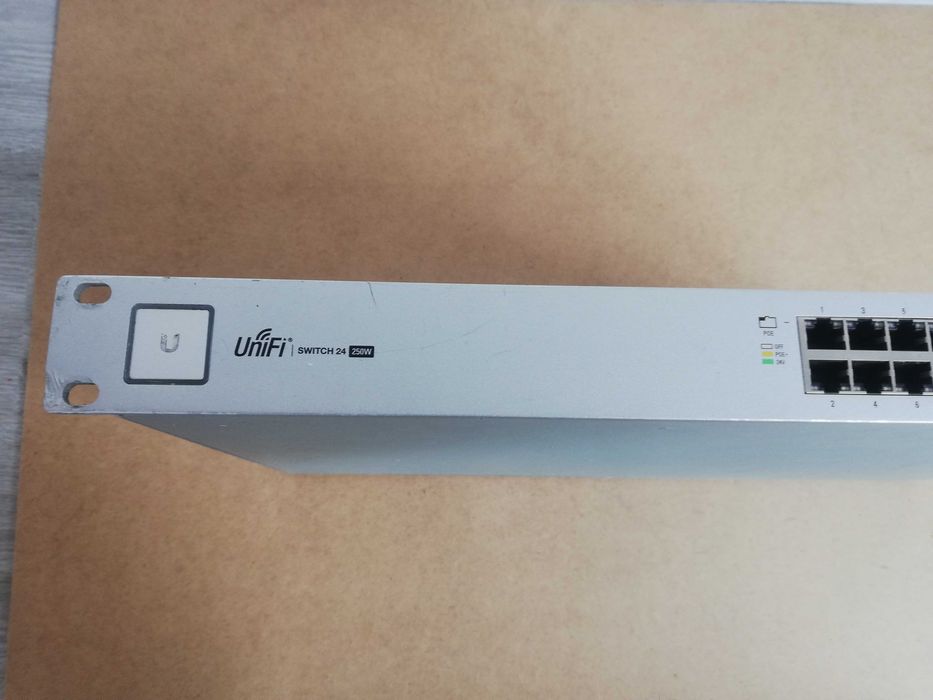 Ubiquiti Switch 24 250w  US-24-250W за части