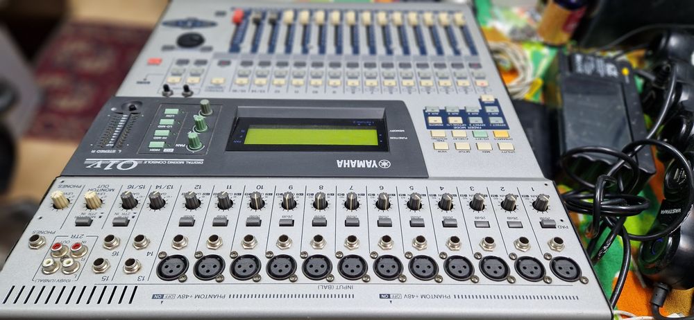 Yamaha 01v digotal mixer