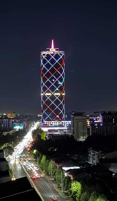 * Piramit Tower 3ком квартира в центре.,ул Бабура и Нукусская.Коробка