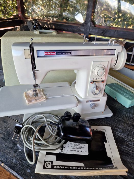 Mașină de cusut 350 lei