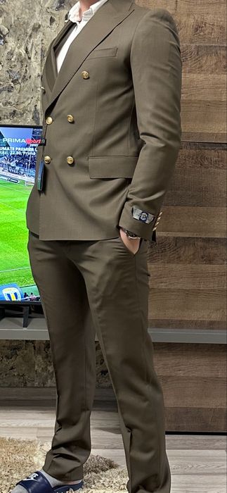 Costum calitate premium!