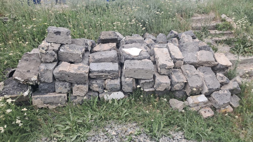 Отдам   даром   шлакоблоки