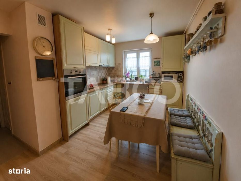 Apartament 3 camere de vanzare mobilat in Manastur zona Negoiu etaj 3