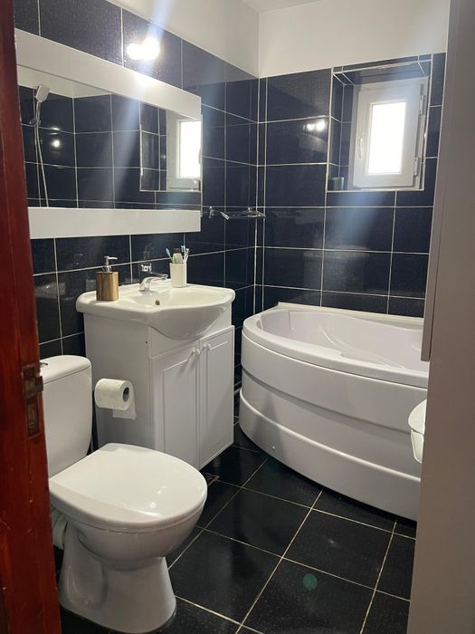 Apartament 3 camere de închiriat