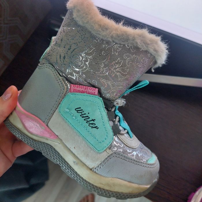 Обувь и кофта для детей