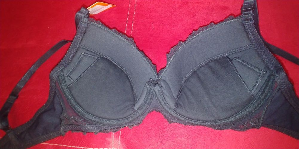 Нов черен сутиен 80В