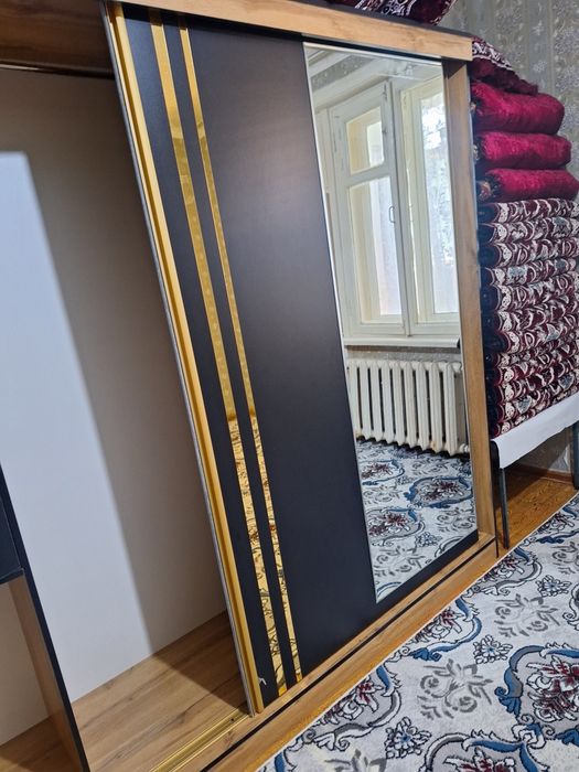 Mebel komplekt sotiladi.Narxini kelishamiz.Matrasi o'zi bilan .