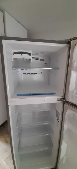 Продавам хладилник LG