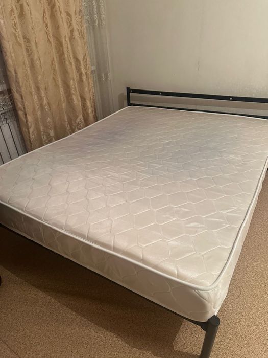 Кровать с матрасом