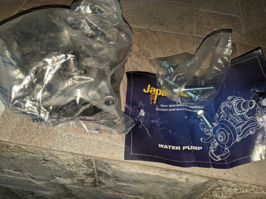 Водна помпа с пистов ремък Toyota Aygo Citroen C1 Peugeot107 бензин