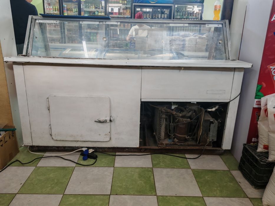 Холодильник большой