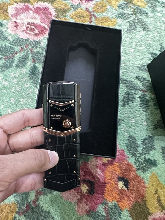 Продам телефон Vertu Signature