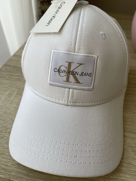 Шапка с козирка  Calvin Klein