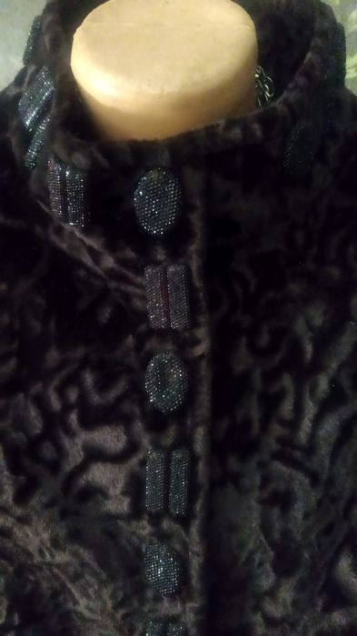 Продам  каракулевую шубу.