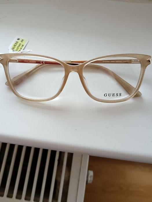 Vând sau schimb rama de ochelari Guess