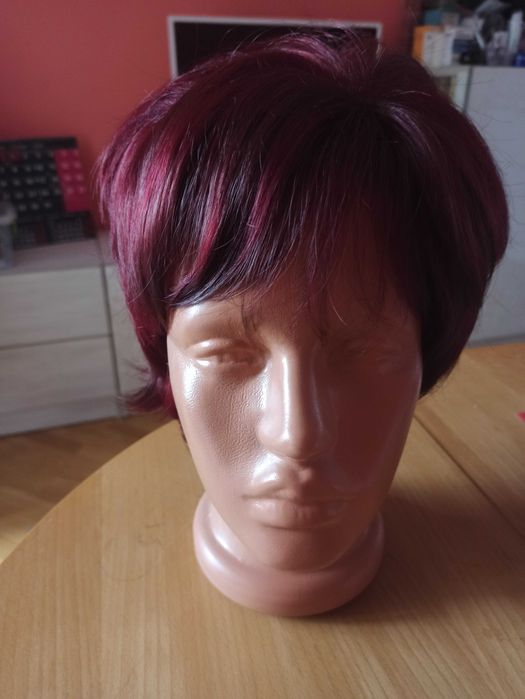 Дамска перука цвят "бордо"