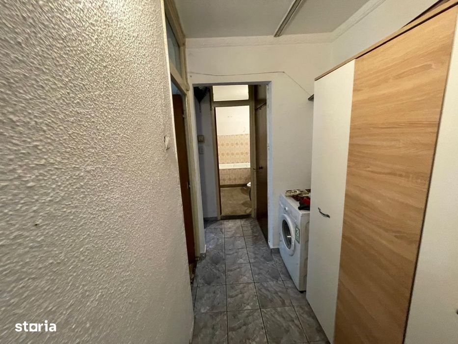 Apartament 3 camere, etaj 1/4,2 bai,69 mp, centrala,bloc 1981-Militari