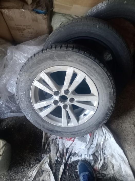 Продам шины с дисками на лексус и тайота