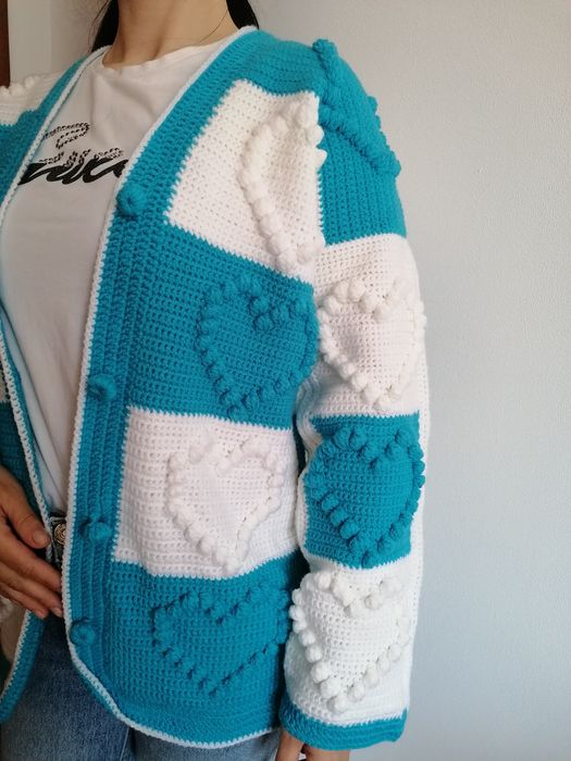 Дамска жилетка изработена на една кука