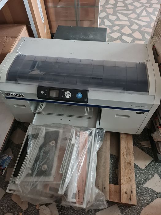 Imprimanta DTG Epson Surecolor F2000 pentru reparatie sau piese