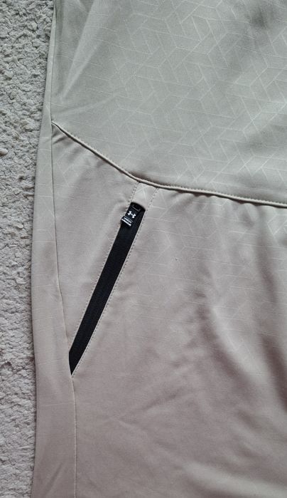 Спортен екип Under Armour – мъжки комплект  анцунг суитчър 

Продавам