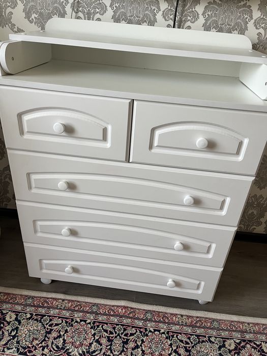 Новые Детская кровать и комод