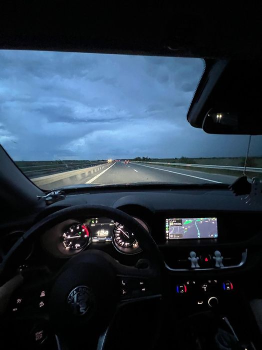Vând Alfa Romeo stelvio