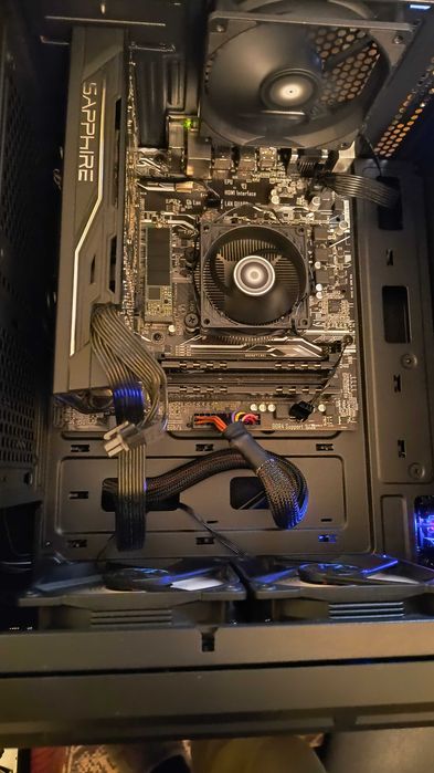 Бюджетен геймърски компютър ryzen 2200g 8GB ram Radeon rx470 4GB