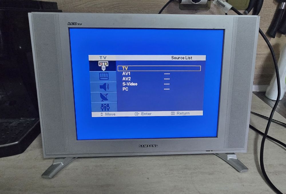 LED телевизор Samsung 15 "