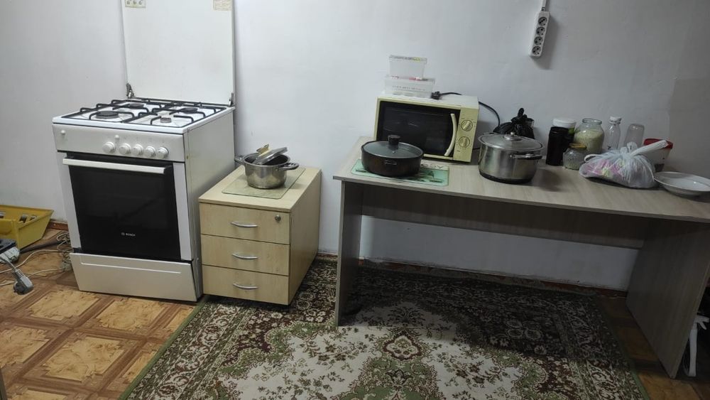 Продамгаз плиту холодильник,мебель