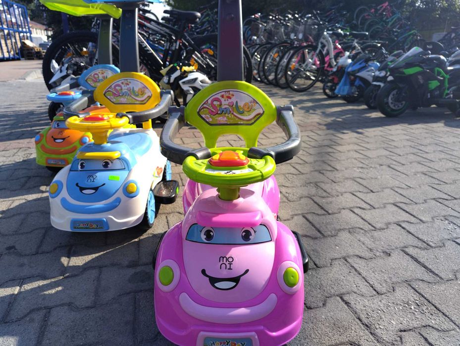 MONI Кола за бутане с дръжка SMILE