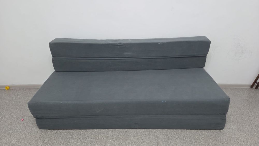 Бескаркасный  диван