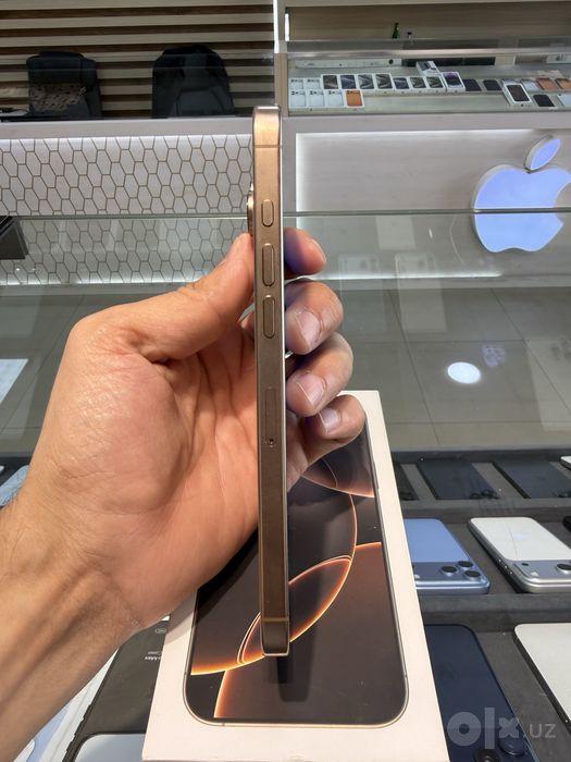 16 Pro Max Desert titanium