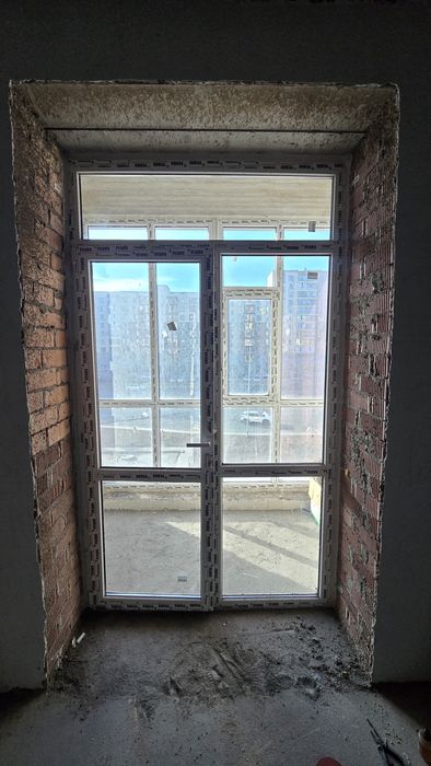 Продам пластиковый окно с дверью