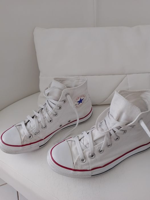 Vând tenesi converse,purtați,urme de purtare,mărimea 39.5, produs orig