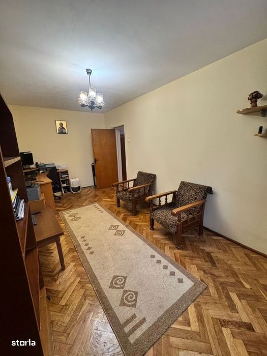 Apartament 3 camere, 74 mp, zona Sasar