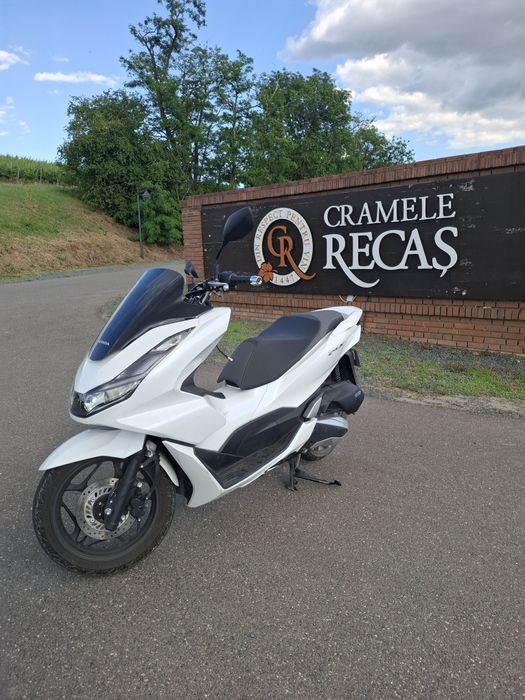 Honda pcx 125 – 2022 – 11.500 km – Alb Perlat – Înmatriculat – Stare Impecabilă
