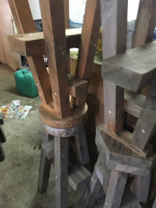 Дървени маси и столове