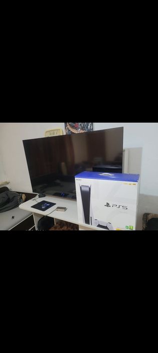 Продам комплект пс5 с  топ играми с телевизором 4к с 2 джойстика