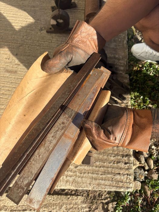 Vând 2 axe pentru abric, 300 mm, cu cutii incluse