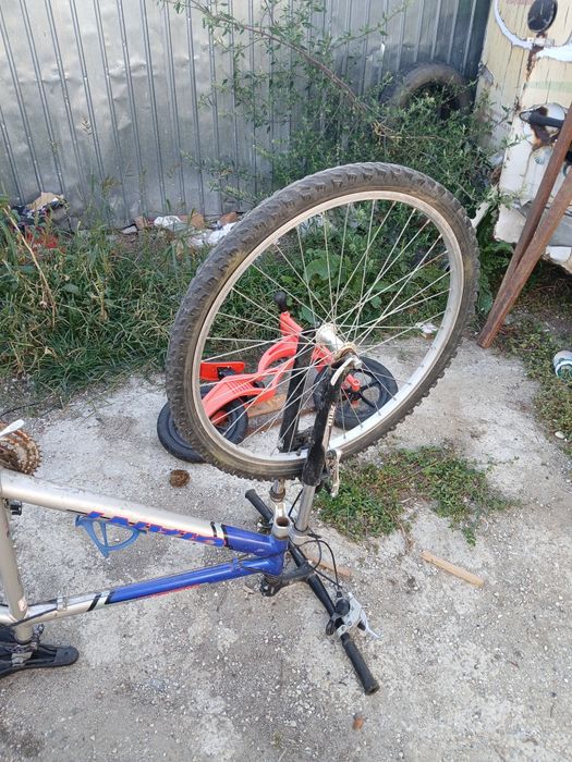 vând piese de bicicleta