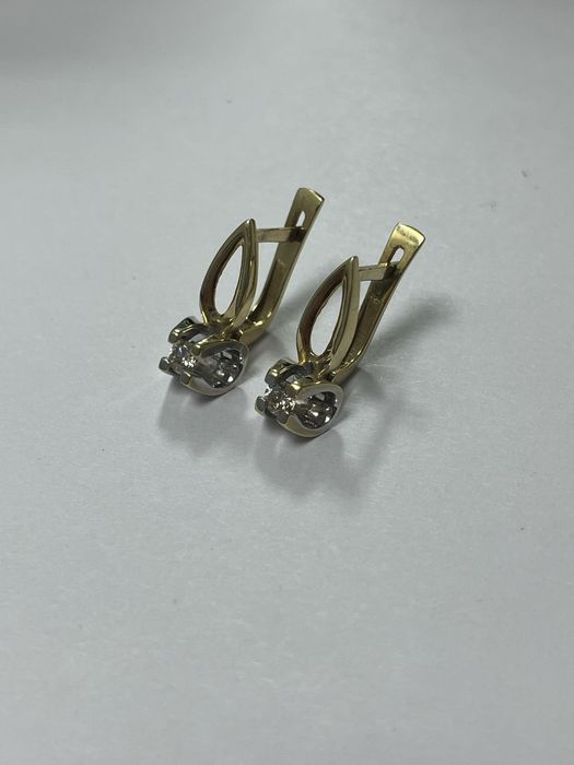 Золотые серьги с бриллиантами 3,7гр