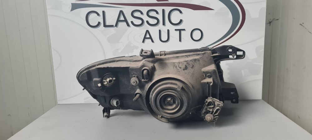 Фар Mitsubishi Pajero 2003г.