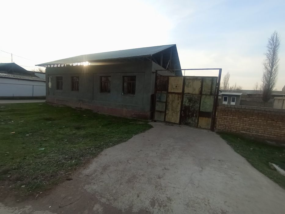 Srochno sotiladi bor 5 yarim sotix joy sotiladi